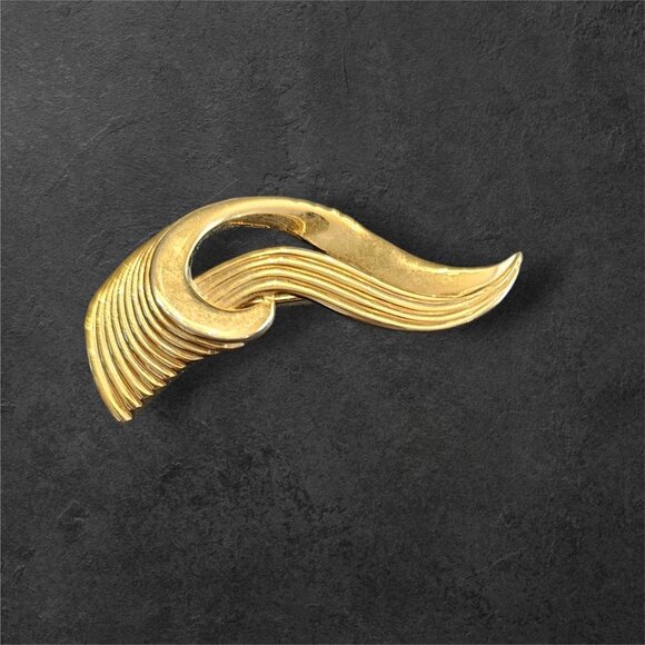 Vintage Abstract Gold-Tone Brooch Pin - 3" Retro Jewelry Accessory signed M Jent - Picture 4 of 7